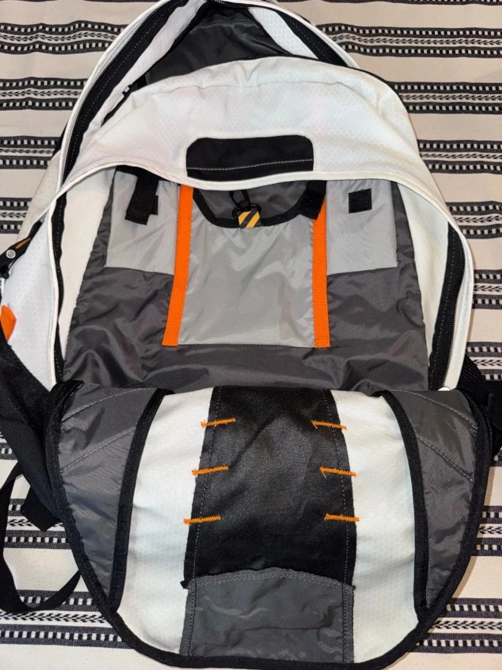 Jansport white black